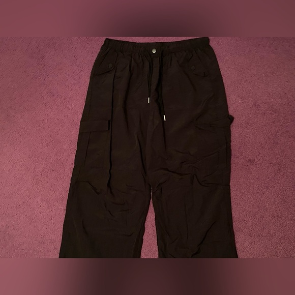 100% polyester black cargo pants in 2XL - Picture 4 of 6